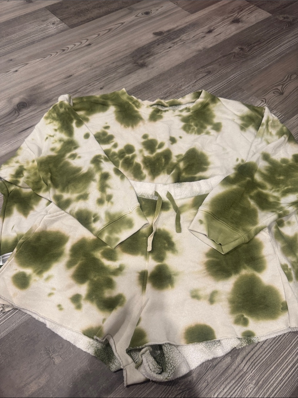 Free people 2 piece set, shorts and oversized sweater in size medium